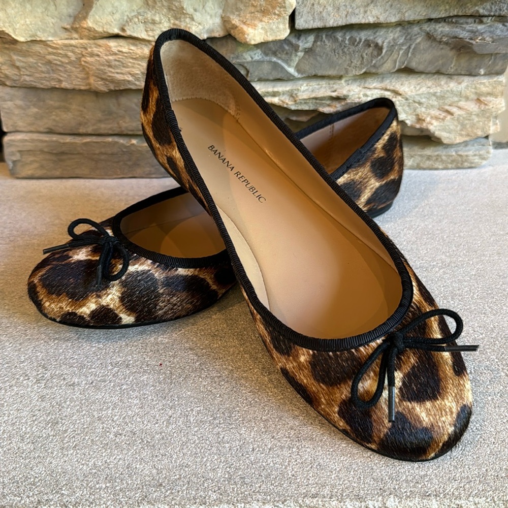 Banana Republic leopard print black and brown flats women size 6